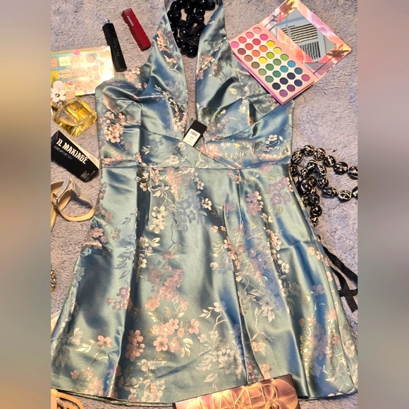 Beautiful aqua green dress with gold touch in flowers Size M & L - Picture 3 of 6